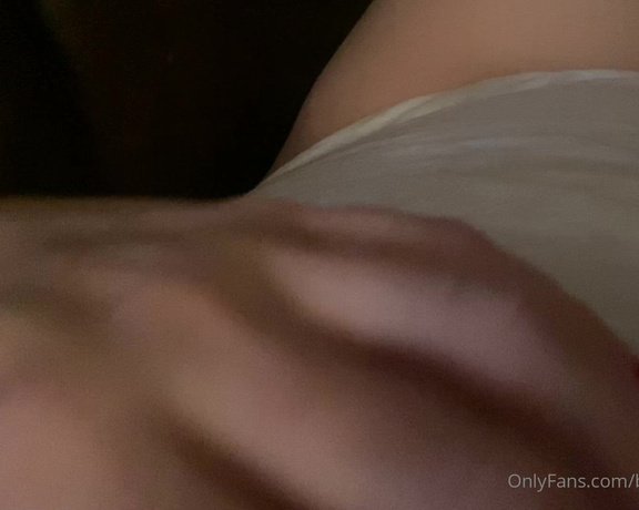 Beneathmytoes aka Beneathmytoes OnlyFans - Does this shirt make me look cold 2