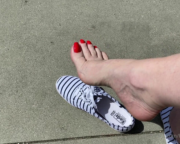 Beneathmytoes aka Beneathmytoes OnlyFans - Someone asked for a Keds removal video This isn’t what I planned but it just happened