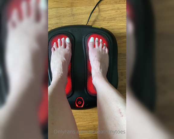 Beneathmytoes aka Beneathmytoes OnlyFans - 200 video Just got back from another 9km walk and I NEEDED a massage so badly I didn’t even wait