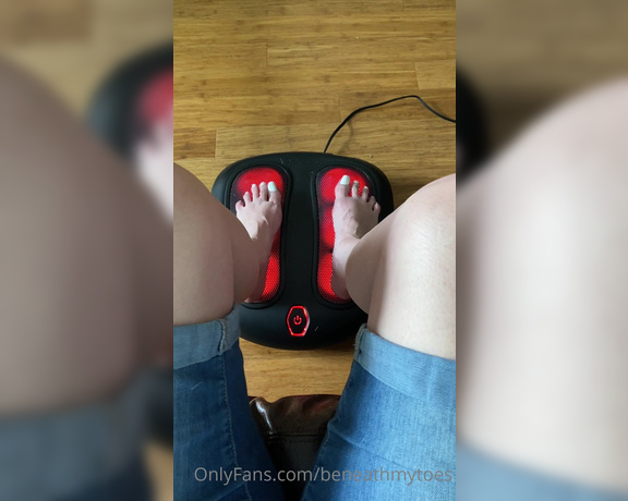 Beneathmytoes aka Beneathmytoes OnlyFans - 200 video Just got back from another 9km walk and I NEEDED a massage so badly I didn’t even wait