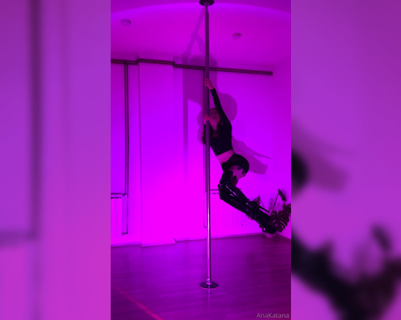 AnaKatana aka anakatana - 02-19-2024 OnlyFans Video - Practicing shapes and flow