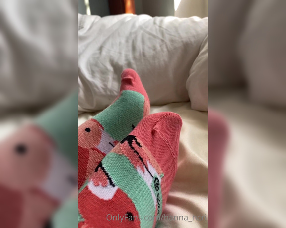 Hannah Robins aka Hanna_hcri OnlyFans - Wiggling toes wearing socks, and ofc a sock removal at the end