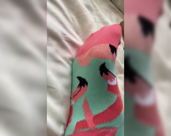 Hannah Robins aka Hanna_hcri OnlyFans - Wiggling toes wearing socks, and ofc a sock removal at the end