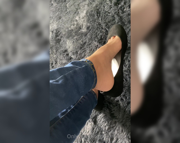 Hannah Robins aka Hanna_hcri OnlyFans - It’s the sound of my flats touching my soles for