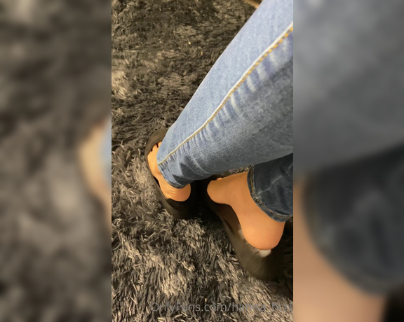 Hannah Robins aka Hanna_hcri OnlyFans - It’s the sound of my flats touching my soles for