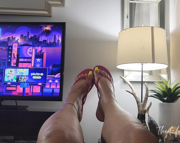 QUEEN OF FEET aka Thedcfootqueen OnlyFans Video 2