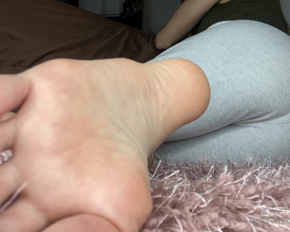 Hannah Robins aka Hanna_hcri OnlyFans - POV You’re a tiny man spying on me and hiding in the carpet