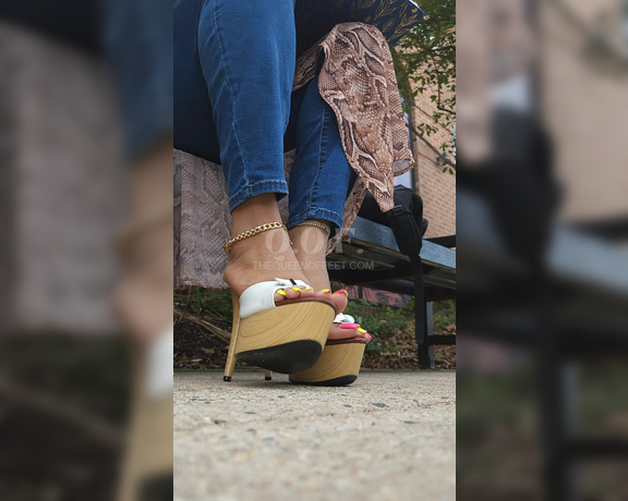 QUEEN OF FEET aka Thedcfootqueen OnlyFans - College Campus Study Who doesnt like college girls Are you admiring me I sit across from you on the