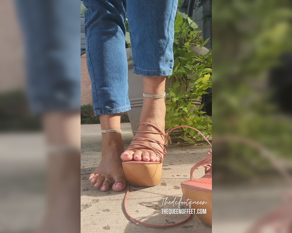 QUEEN OF FEET aka Thedcfootqueen OnlyFans Video 32