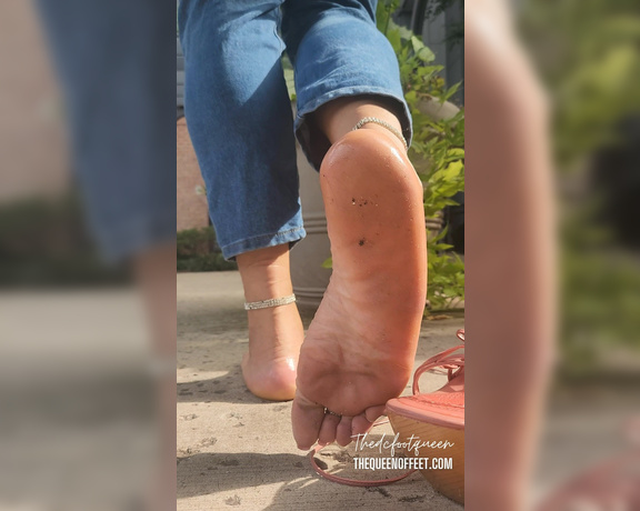 QUEEN OF FEET aka Thedcfootqueen OnlyFans Video 32