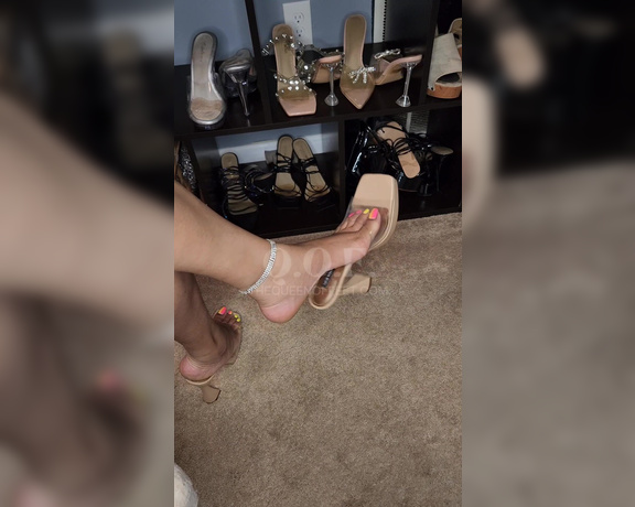 QUEEN OF FEET aka Thedcfootqueen OnlyFans Video 1