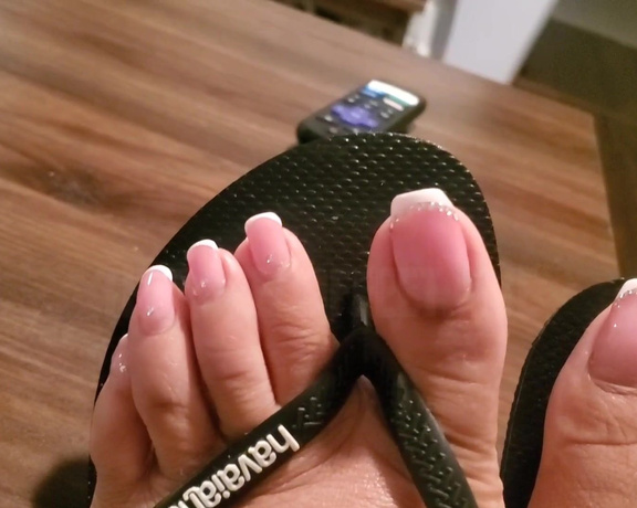 QUEEN OF FEET aka Thedcfootqueen OnlyFans - Being cocky asf