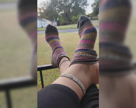 QUEEN OF FEET aka Thedcfootqueen OnlyFans - Simple country livin sock removal