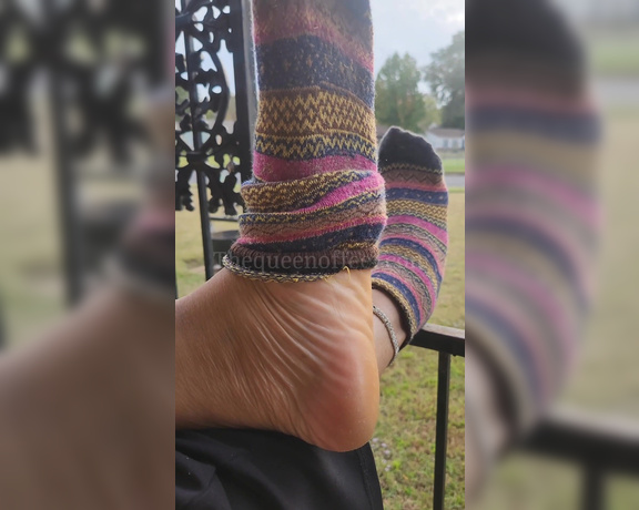 QUEEN OF FEET aka Thedcfootqueen OnlyFans - Simple country livin sock removal