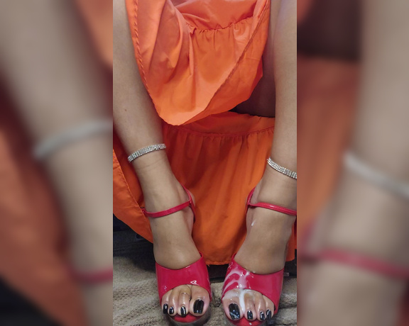 QUEEN OF FEET aka Thedcfootqueen OnlyFans Video 38