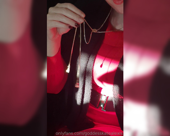 Goddess Kate aka Katealexis OnlyFans - Feeling sleepy as my shiny pendant glimmers in the light