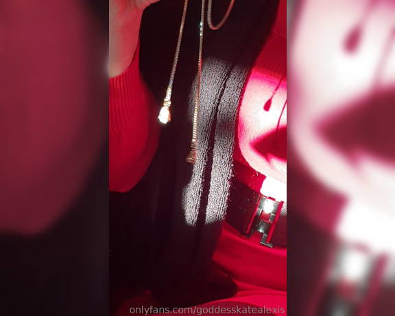 Goddess Kate aka Katealexis OnlyFans - Feeling sleepy as my shiny pendant glimmers in the light