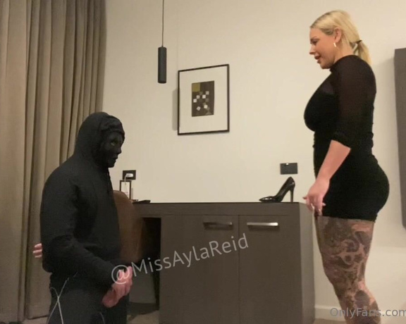 Miss Ayla Reid aka missaylareid - 09-01-2023 OnlyFans Video - Smashing Steve Hall in the balls