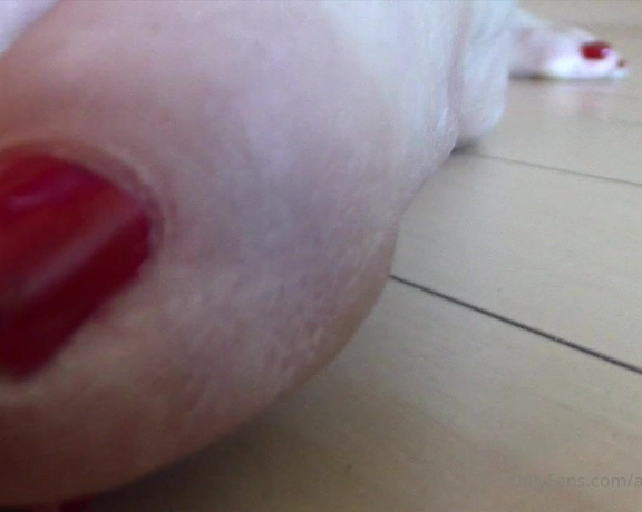 Amazonamanda OnlyFans - A lil something for all the Giantess lovers out thereup close, and under My Huge feetand ass