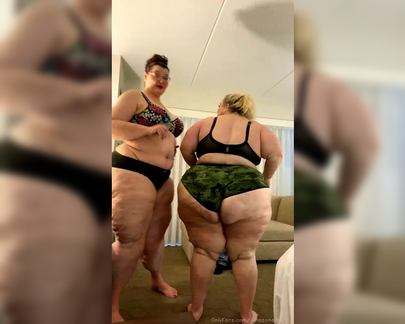 Amazonamanda OnlyFans - LIVE STREAM with Vivienne Rose smothering, during, size comparisons and more