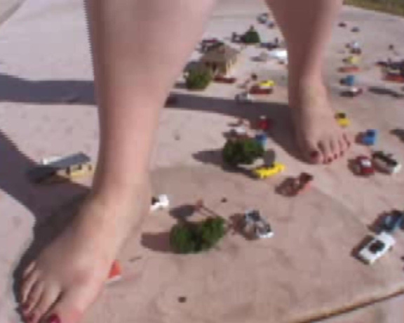 Amazonamanda OnlyFans - A short throw back clip from my very first #giantess video More #GTS content coming SOON!! #Barefoo