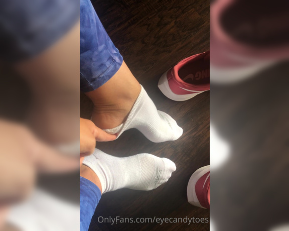 Eye Candy Toes aka Eyecandytoes Footjob OnlyFans - Super smelly and sweaty socks and shoes removal after an intense workout