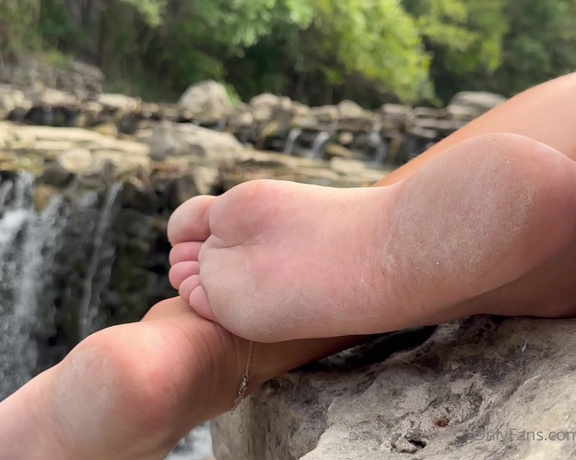 Eye Candy Toes aka Eyecandytoes Footjob OnlyFans - Booty and Dirty Soles Tease Wilma Flinstone