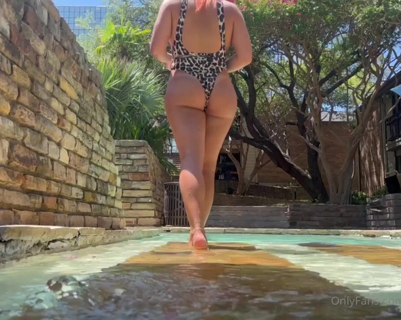 Eye Candy Toes aka Eyecandytoes Footjob OnlyFans - Walking on Water Booty and Soles  Walking Barefoot  Wet Feet  Bikini Vibes at the Pool