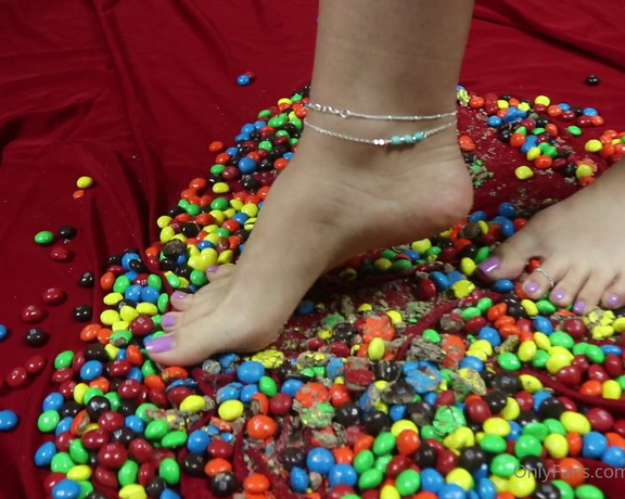 Eye Candy Toes aka Eyecandytoes Footjob OnlyFans - Do I have any crushing fans M&M Crush