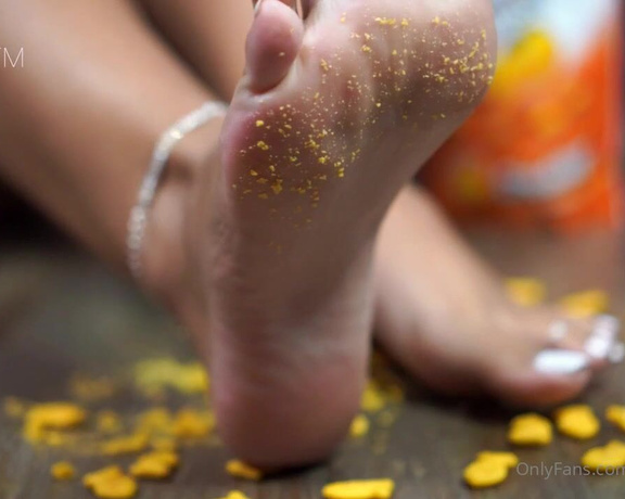 Eye Candy Toes aka Eyecandytoes Footjob OnlyFans - I made a little mess smashing these gold fish Do I have any crushing fans on here Comment Yes or N