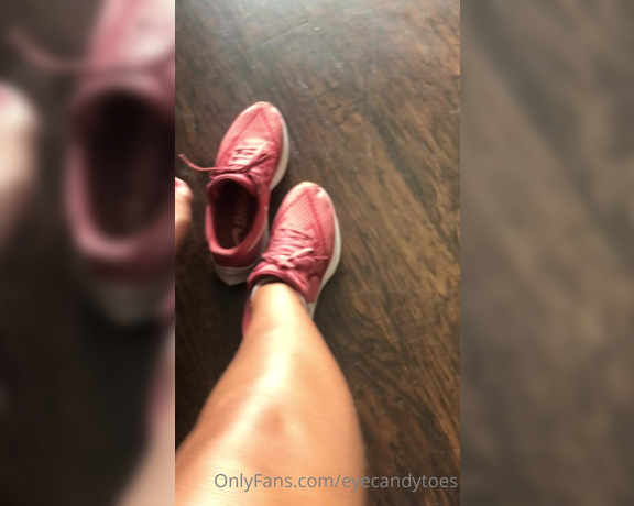 Eye Candy Toes aka Eyecandytoes Footjob OnlyFans - After workout sock removal Some lucky guy got a chance to smell these What do u think they smell