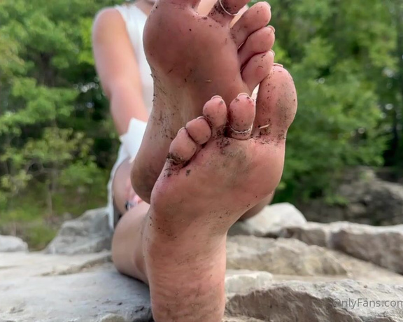 Eye Candy Toes aka Eyecandytoes Footjob OnlyFans - Muddy Soles and Toe Wiggles