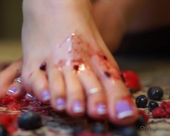 Eye Candy Toes aka Eyecandytoes Footjob OnlyFans - Berry crushing was super satisfying