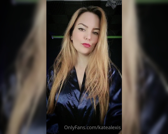 Goddess Kate aka Katealexis OnlyFans - Hey simp, send me all MY money!