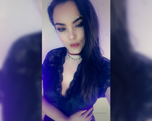 Goddess Kate aka Katealexis OnlyFans - I love to tease you with my hot curves!