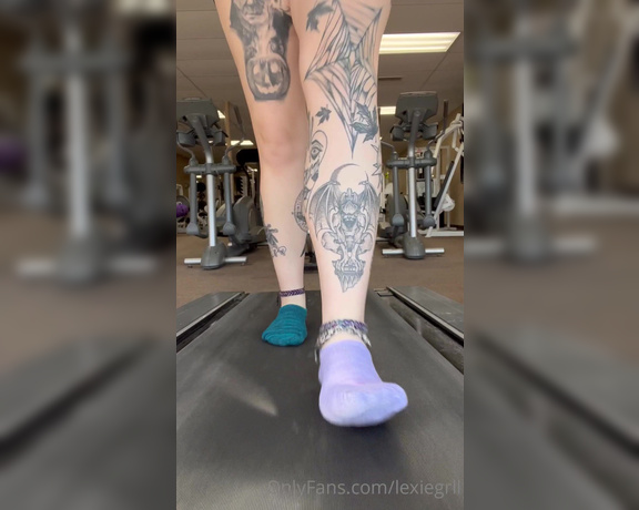 Lexiegrll aka Lexiegrll OnlyFans - Just wanted to post a little clip of me walking on the treadmill Getting my feet hot and sweaty