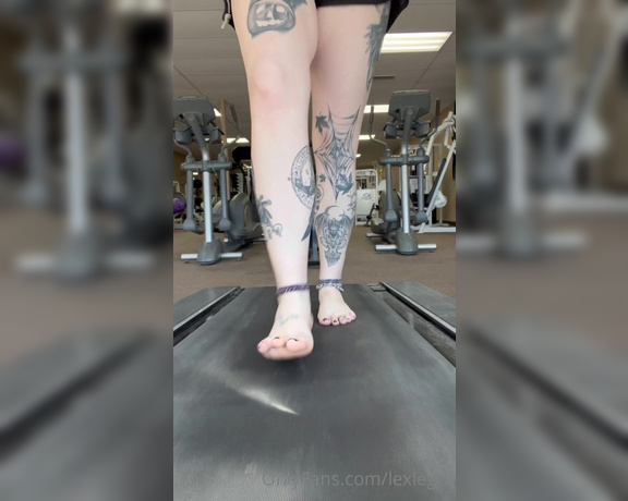 Lexiegrll aka Lexiegrll OnlyFans - Just wanted to post a little clip of me walking on the treadmill Getting my feet hot and sweaty