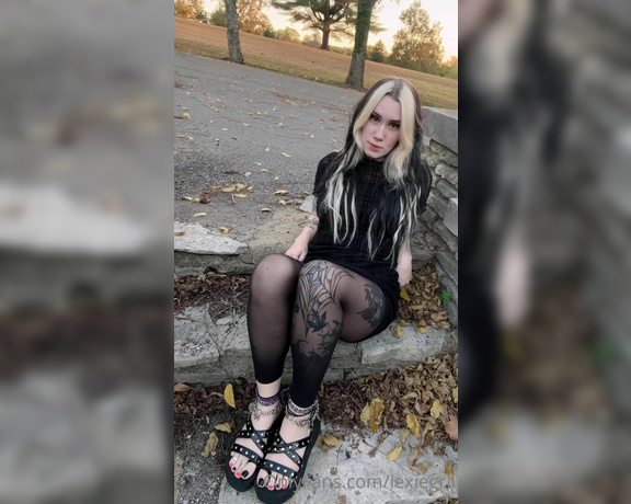 Lexiegrll aka Lexiegrll OnlyFans - I know you love when I wear open toed shoes