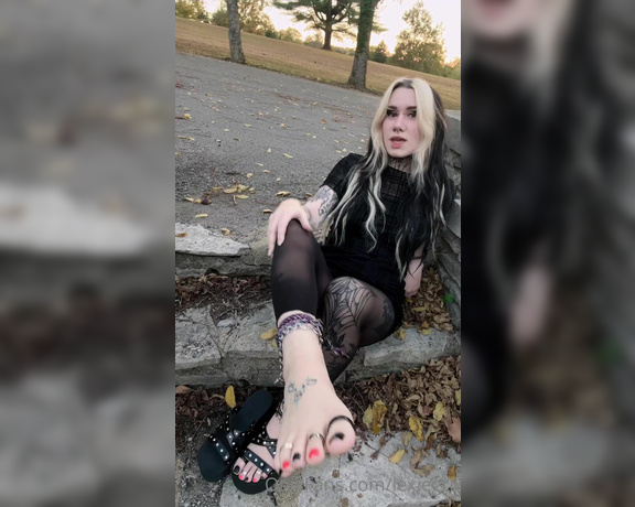 Lexiegrll aka Lexiegrll OnlyFans - I know you love when I wear open toed shoes