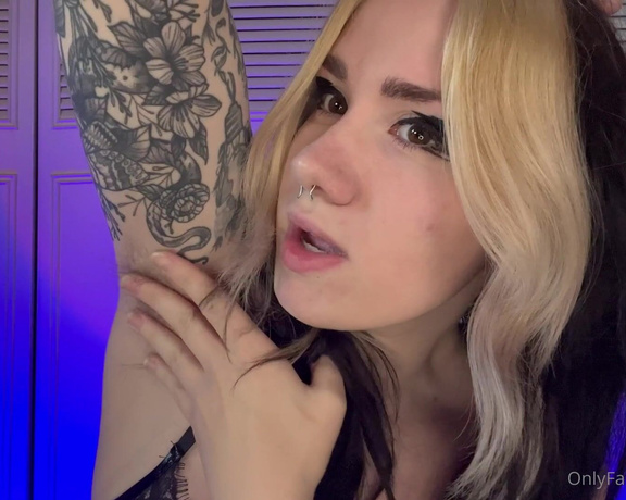 Lexiegrll aka Lexiegrll OnlyFans - This video is for the hairy armpit lovers onlyy I know you love my hairy armpits