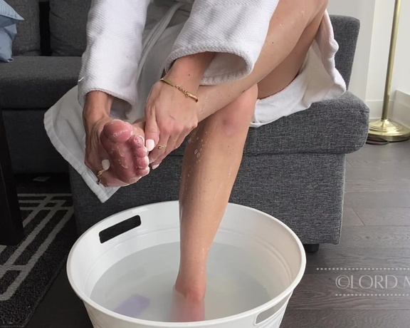 Lord Goddess Maria aka Lordmaria OnlyFans - I love a good foot bath Dont you wish it could be you washing My feet Those of you who have your