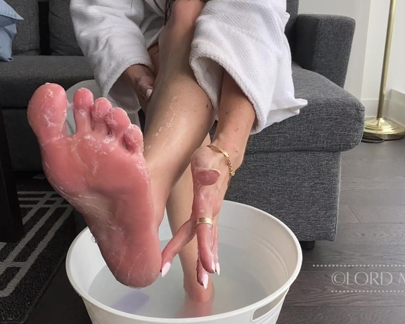 Lord Goddess Maria aka Lordmaria OnlyFans - I love a good foot bath Dont you wish it could be you washing My feet Those of you who have your