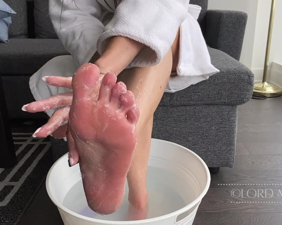 Lord Goddess Maria aka Lordmaria OnlyFans - I love a good foot bath Dont you wish it could be you washing My feet Those of you who have your