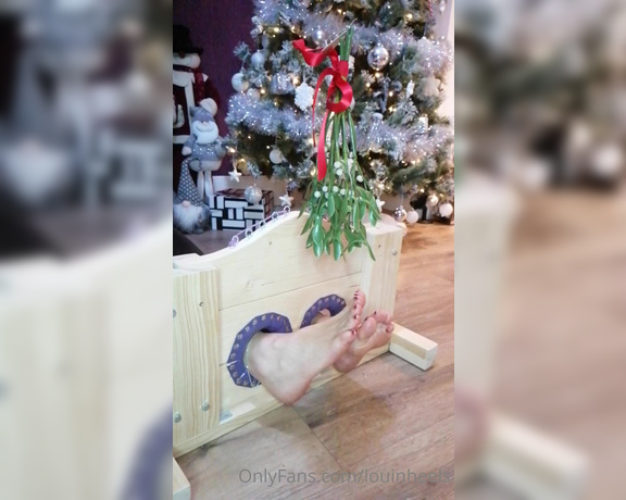 Lou In Heels aka Louinheels OnlyFans - Last of my Christmas videos Tree coming down today ( xxx 1