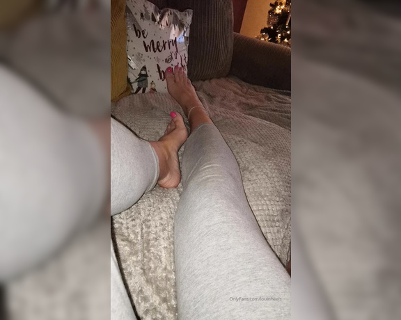 Lou In Heels aka Louinheels OnlyFans - Chilling with my wine & my Christmas tree watching some shite Christmas film