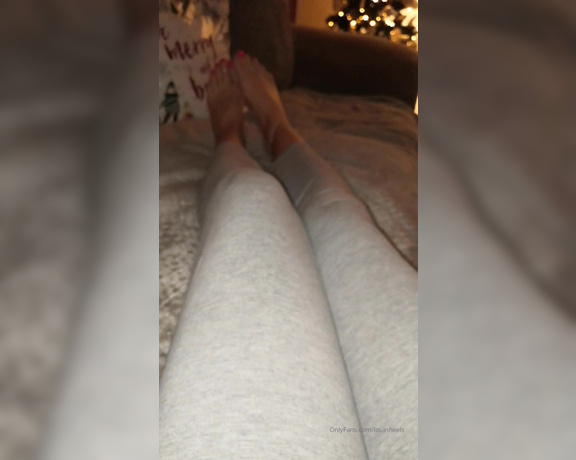 Lou In Heels aka Louinheels OnlyFans - Chilling with my wine & my Christmas tree watching some shite Christmas film