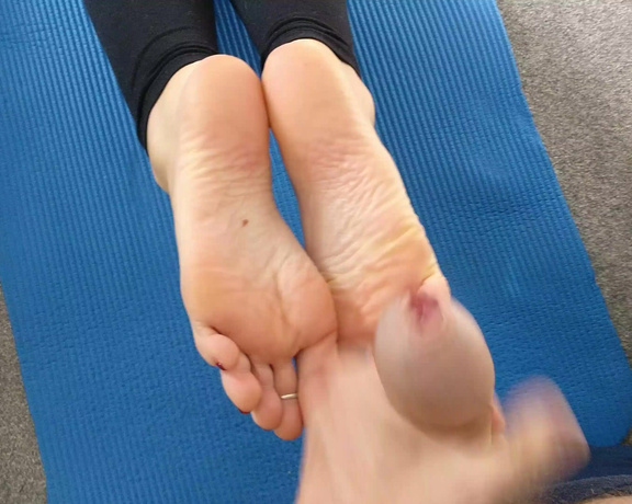 Lou In Heels aka Louinheels OnlyFans - He could not contain himself after a sole sucking session xxx Covered my soles too!