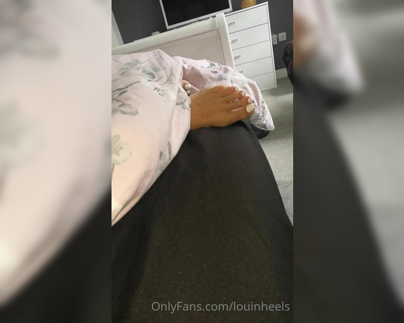 Lou In Heels aka Louinheels OnlyFans - Morning! Who else would like to wake next to these!