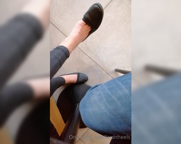 Lou In Heels aka Louinheels OnlyFans - Went shopping today and made sure, when I stopped for a coffee, I dangled my flats and watched for
