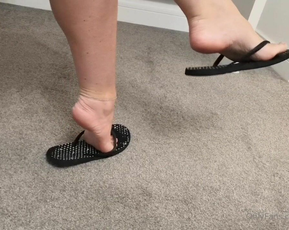 Lou In Heels aka Louinheels OnlyFans - Flip flop POV (custom)